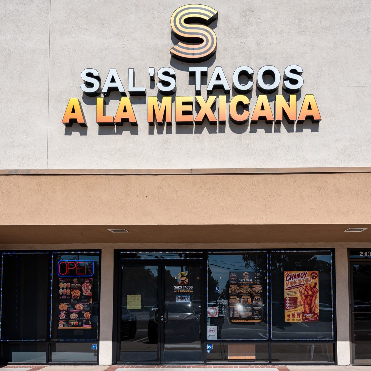 Welcome to Sals Tacos A La Mexicana